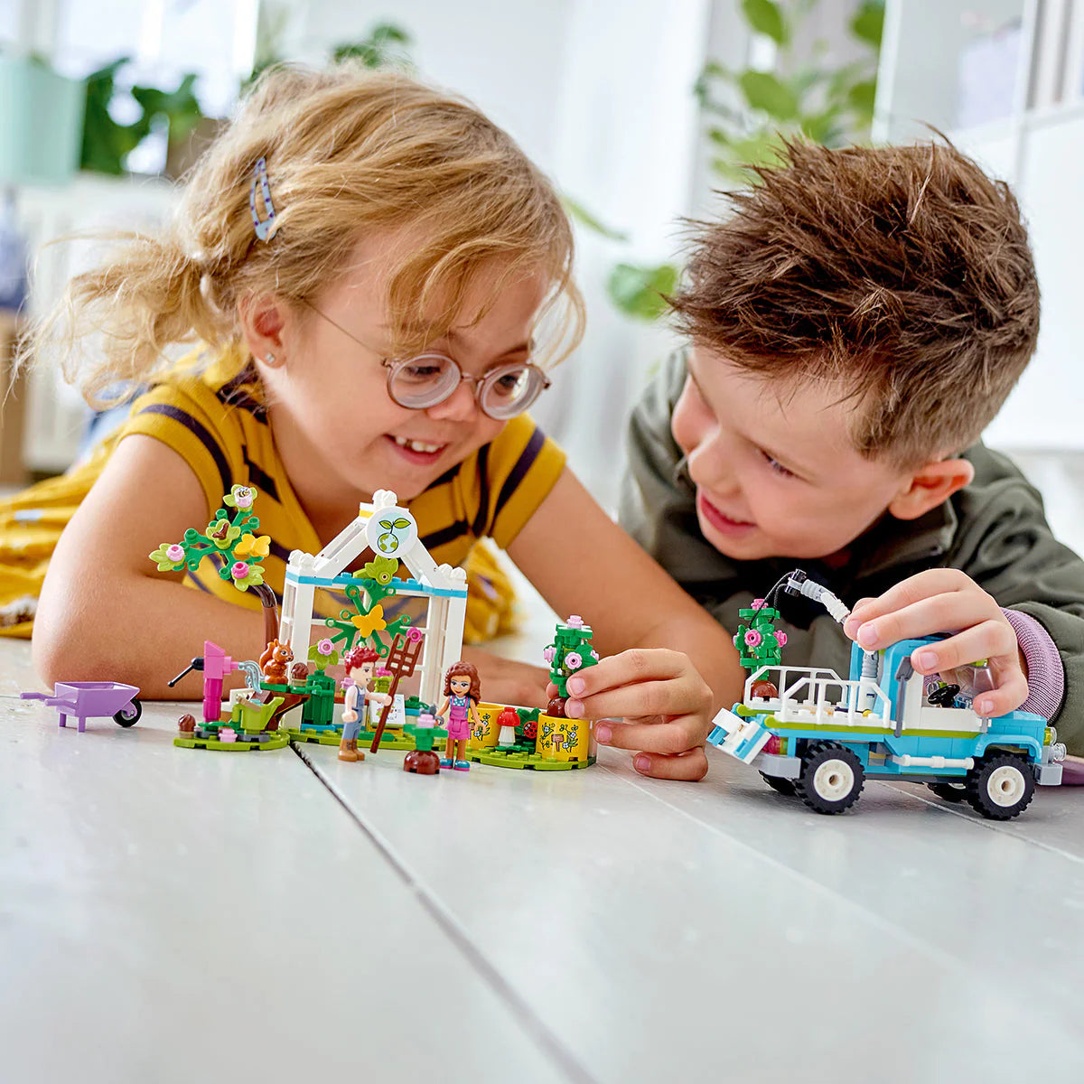 LEGO® Friends - Camion de plantat copaci 41707, 336 de piese