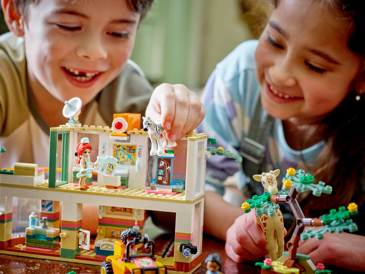 LEGO® Friends - Centrul de salvare a vieții sălbatice al Miei 41717, 430 de piese
