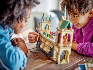 LEGO® Harry Potter™ - Bătălia de la Hogwarts 76415, 730 de piese