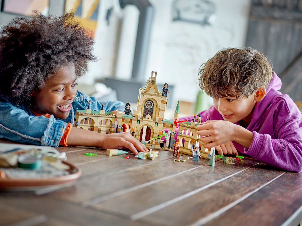 LEGO® Harry Potter™ - Bătălia de la Hogwarts 76415, 730 de piese