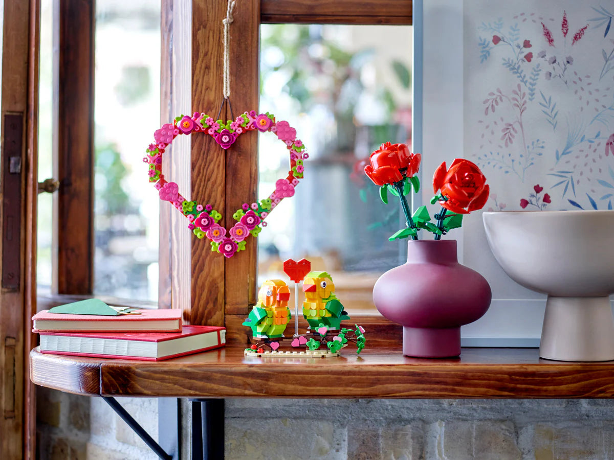 LEGO® Icons Botanical - Ornament în formă de inimă 40638, 254 piese