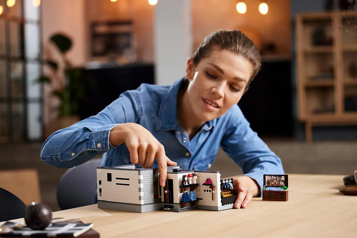 LEGO® Creator Expert - Queer Eye - Loft-ul celor 5 fabuloși 10291, 974 de piese