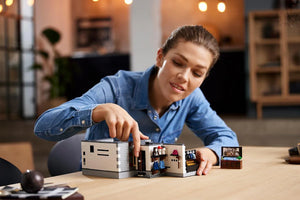 LEGO® Creator Expert - Queer Eye - Loft-ul celor 5 fabuloși 10291, 974 de piese