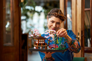 LEGO® Icons - Grădina Liniștită 10315, 1363 piese