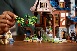 LEGO® Ideas - Forjă medievală 21325, 2164 piese