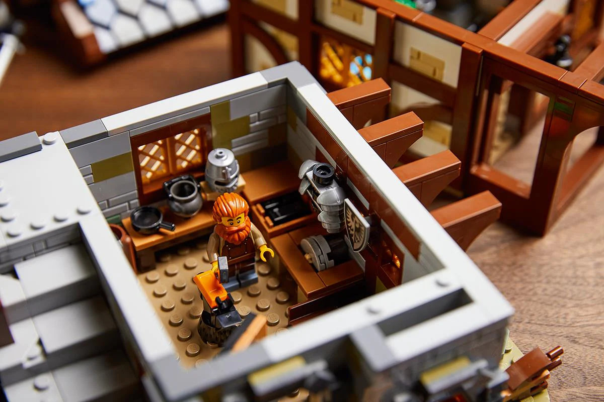 LEGO® Ideas - Forjă medievală 21325, 2164 piese