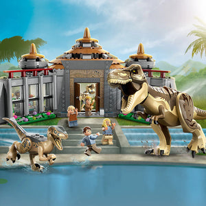 LEGO® Jurassic World - Centrul pentru vizitatori cu Rex și Raptor 76961, 693 de piese