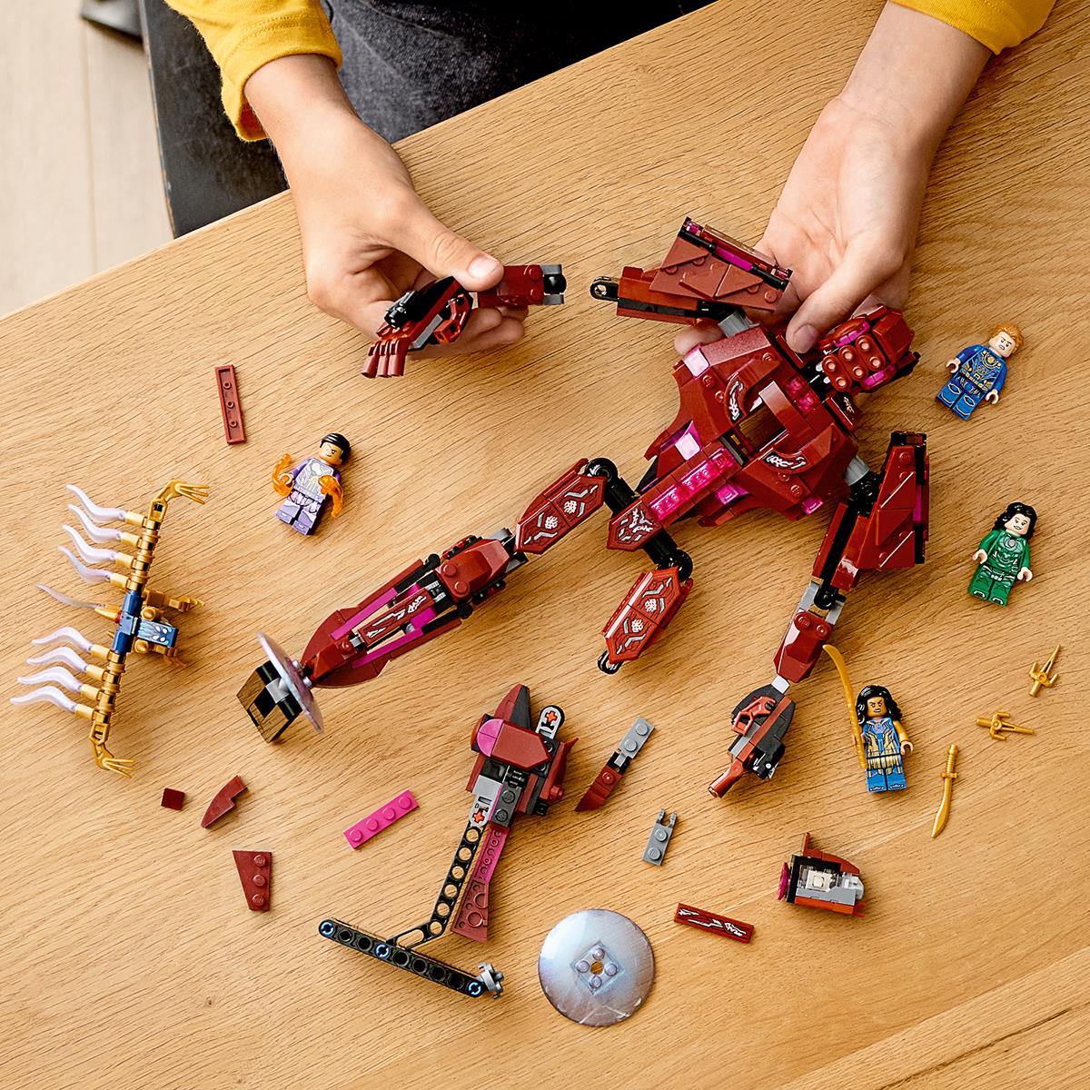 LEGO® Super Heroes - În umbra lui Arishem 76155, 493 de piese