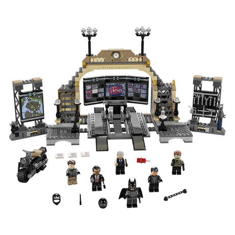 LEGO® Super Heroes - Batcave™: Confruntare cu Riddler™ 76183, 581 de piese