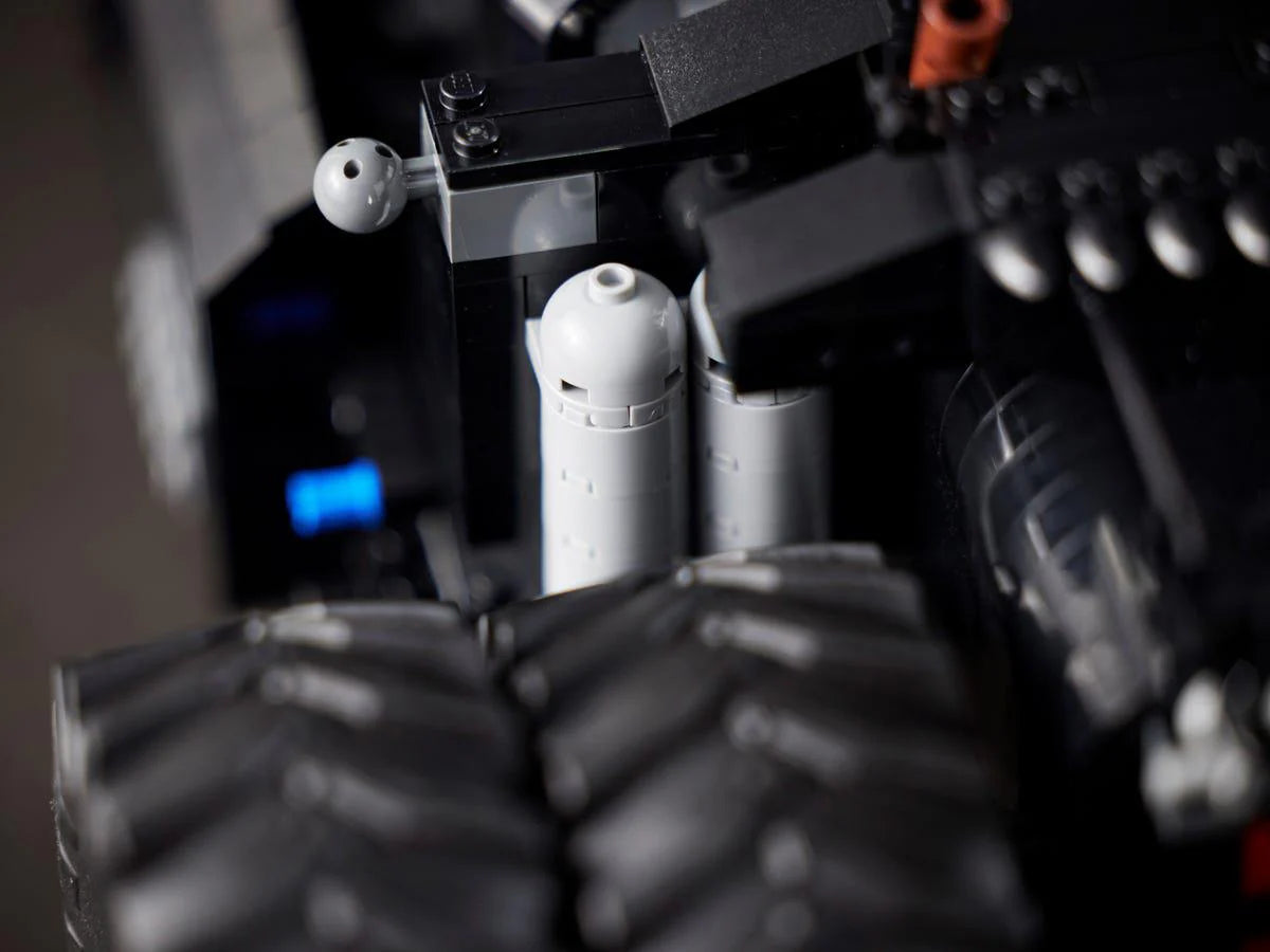 LEGO Super Heroes - Batmobilul Tumbler 76240, 2049 de piese