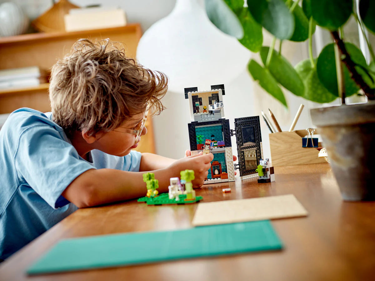 LEGO® Minecraft - Sanctuarul Urșilor Panda 21245, 553 de piese