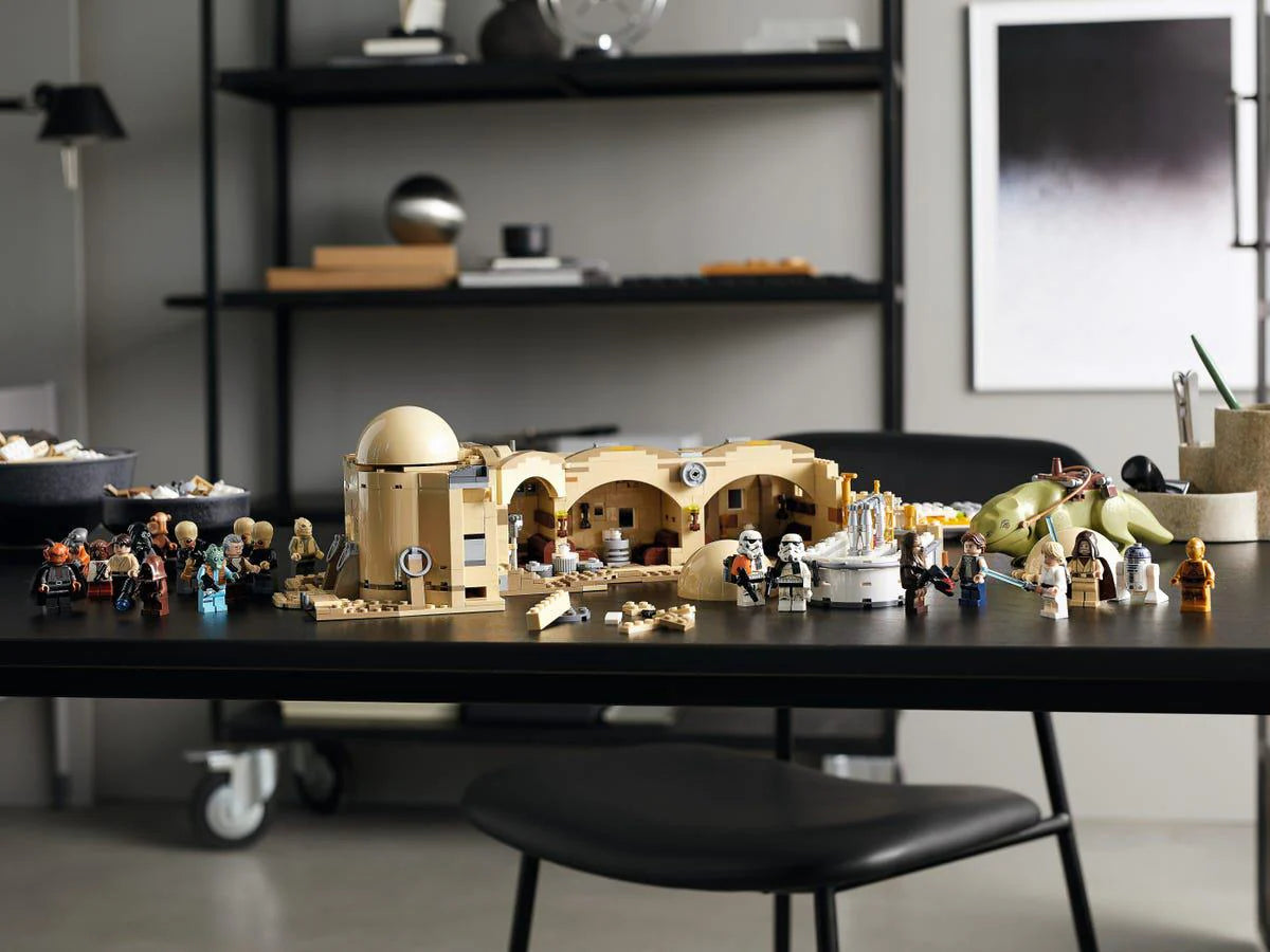 LEGO® Star Wars - Cantina Mos Eisley 75290, 3187 piese
