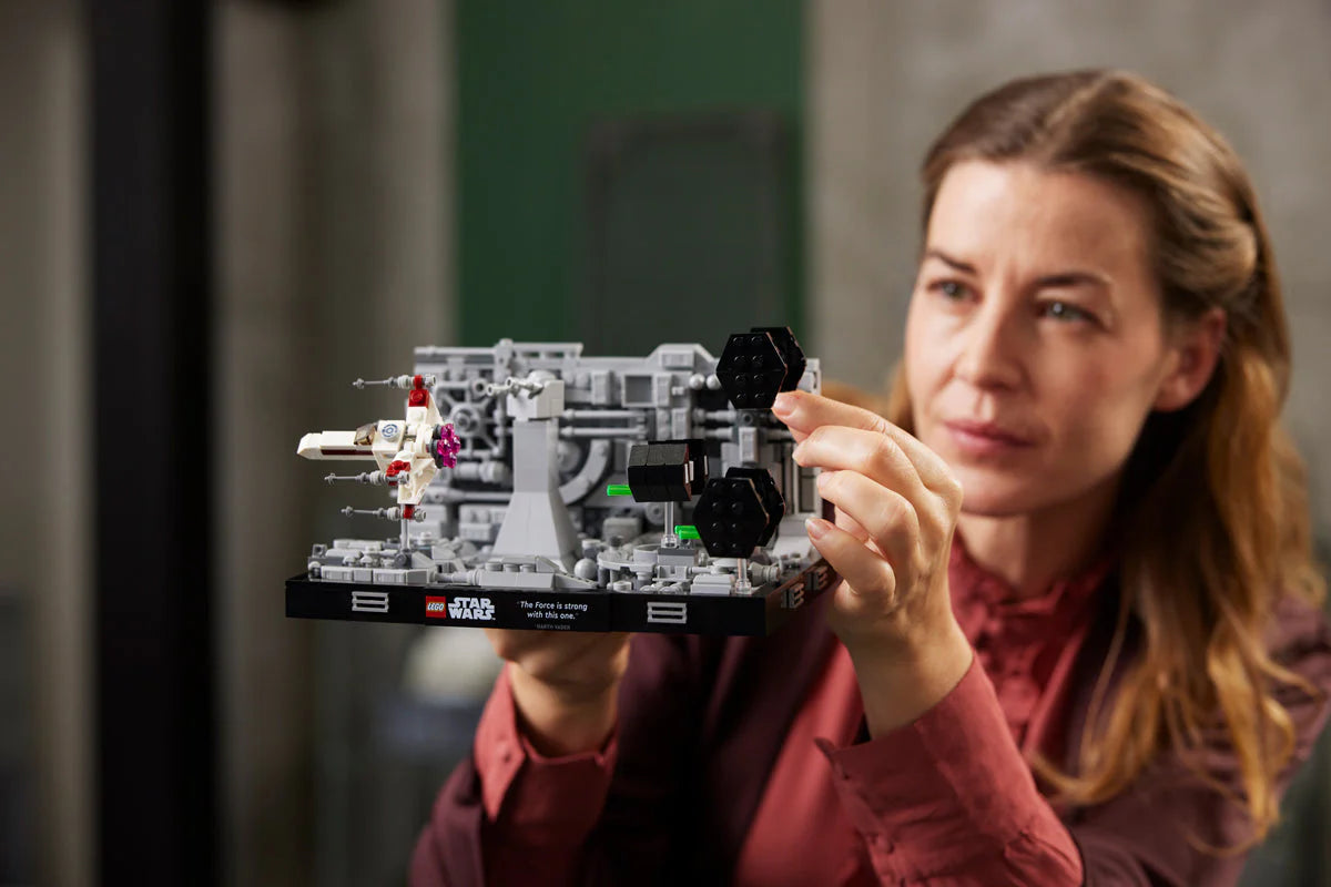 LEGO® Star Wars™ - Diorama Zbor cu Puțul Steaua Morții™ 75329, 665 de piese