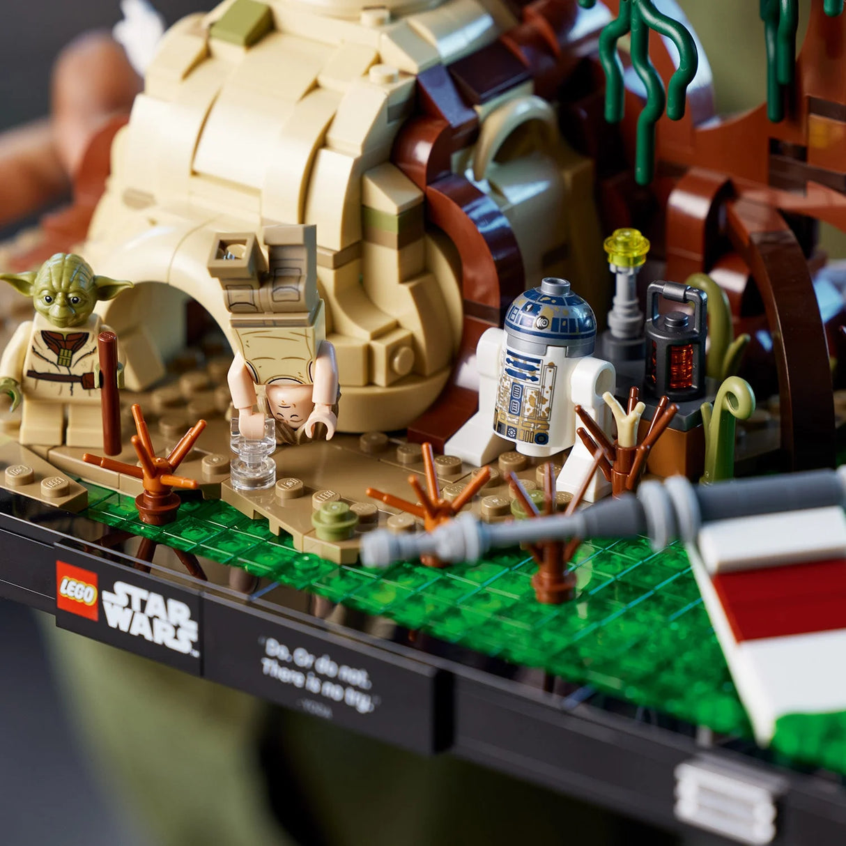 LEGO® Star Wars™ - Diorama de antrenament Jedi Dagobah™ 75330, 1000 de piese