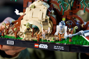LEGO® Star Wars™ - Diorama de antrenament Jedi Dagobah™ 75330, 1000 de piese