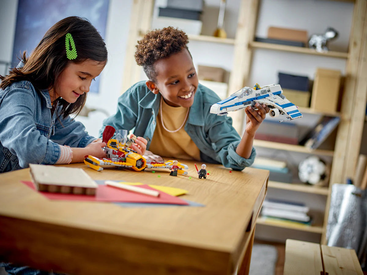 LEGO® Star Wars™ - E-Wing al Noii Republici vs. Vânătorul Stelar al lui Shin Hati 75364, 1056 de piese