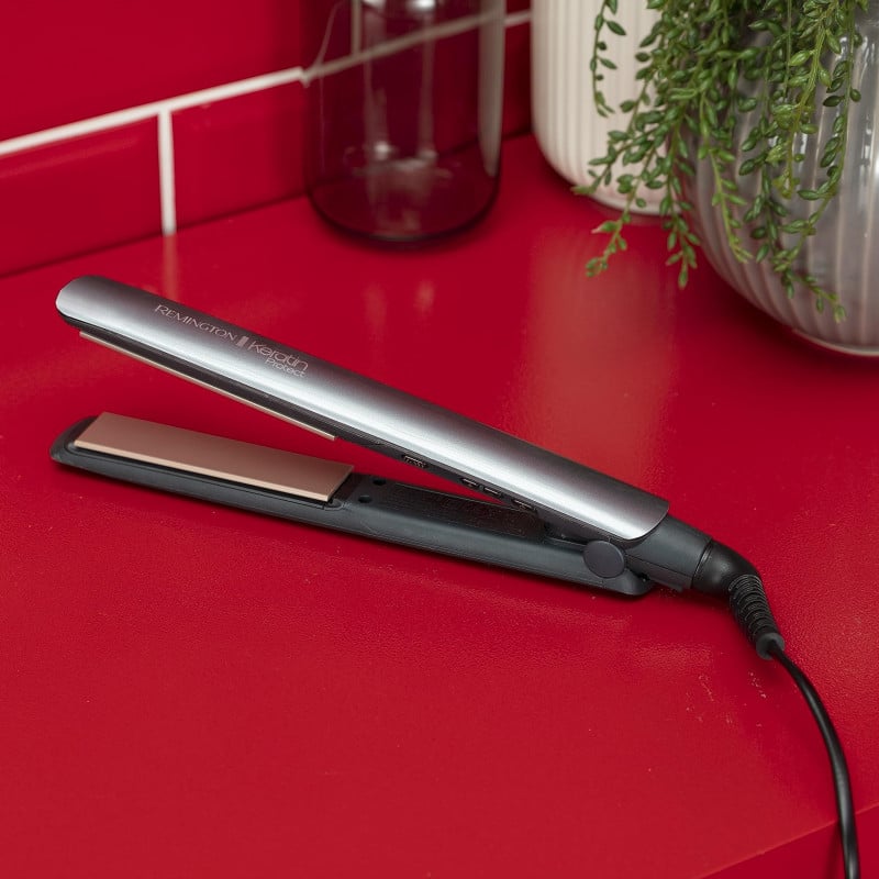 Placă de îndreptat părul Remington Keratin Protect S8598, înveliș ceramic, 230°C, gri
