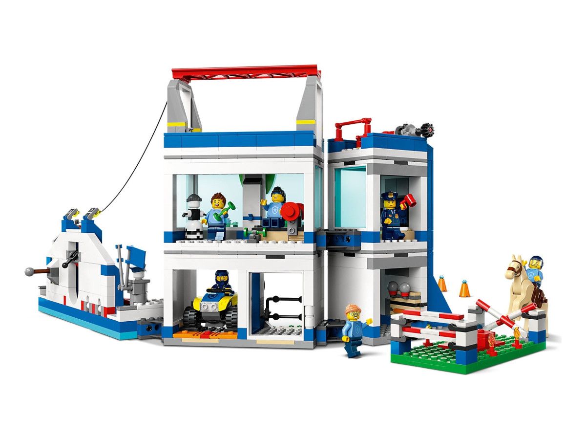 LEGO® City - Academia de Poliție ab, 823 de piese