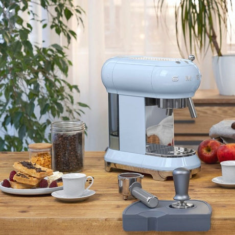 Espressor manual Smeg ECF01PBEU, 1350 W, 15 bar, Albastru
