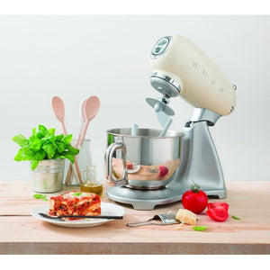 Mixer cu bol Smeg SMF02CREU, 800W, 4,8 l, Cremă/Argintiu