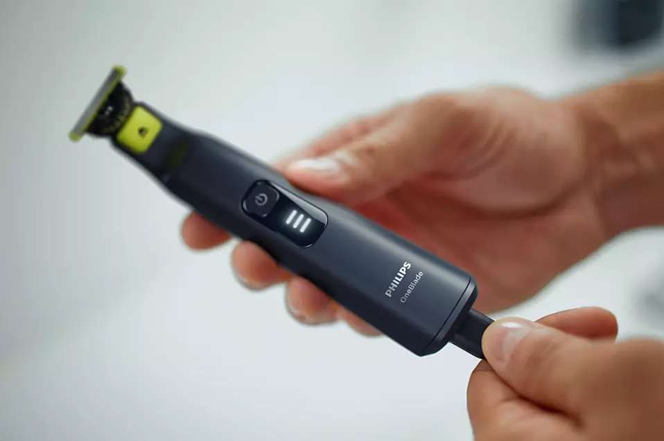 Aparat de tuns Philips Pro 360 QP6541/15, OneBlade, Durată de viață a bateriei 90 min, Indicator LED, Negru/Galben 