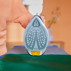 Fier de călcat Philips Azur DST7030/20, 2800 W, 50 g/min, jet de abur de 250 g, SteamGlide Plus, Albastru 